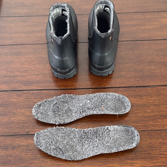 Bogs Amanda Black Waterproof Boots with Textured Sole - Picture 9 of 16